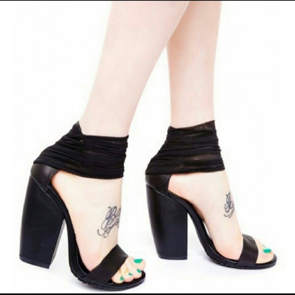 Women's UNIF Pyre Black Open Toed Heels Preowned Fair Condition US Size 9